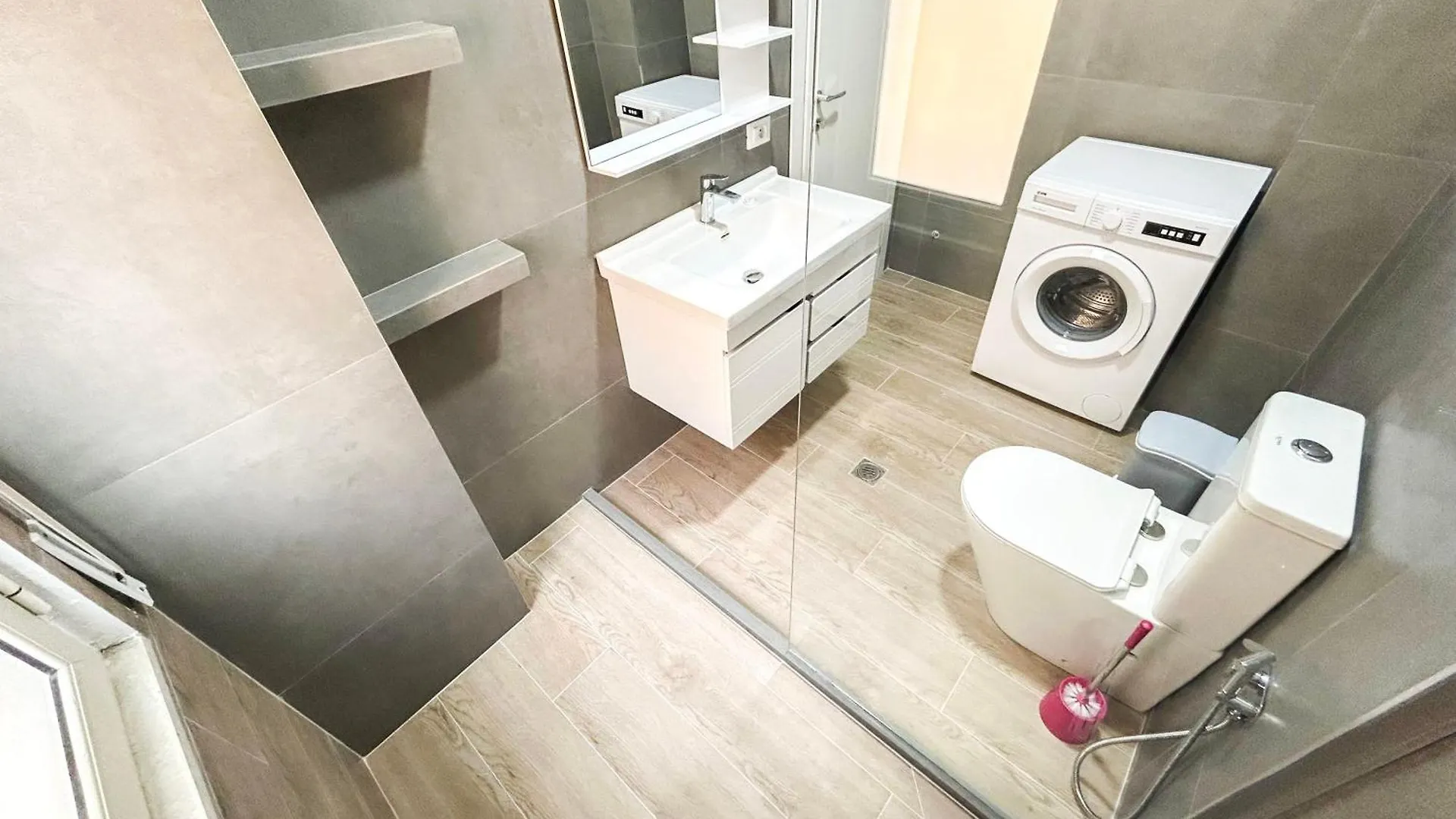 2 Bedrooms 1117 Golem